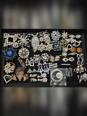 2 Trays Huge Bling Vintage To Antique Earring Necklace Brooch Lot Bundle